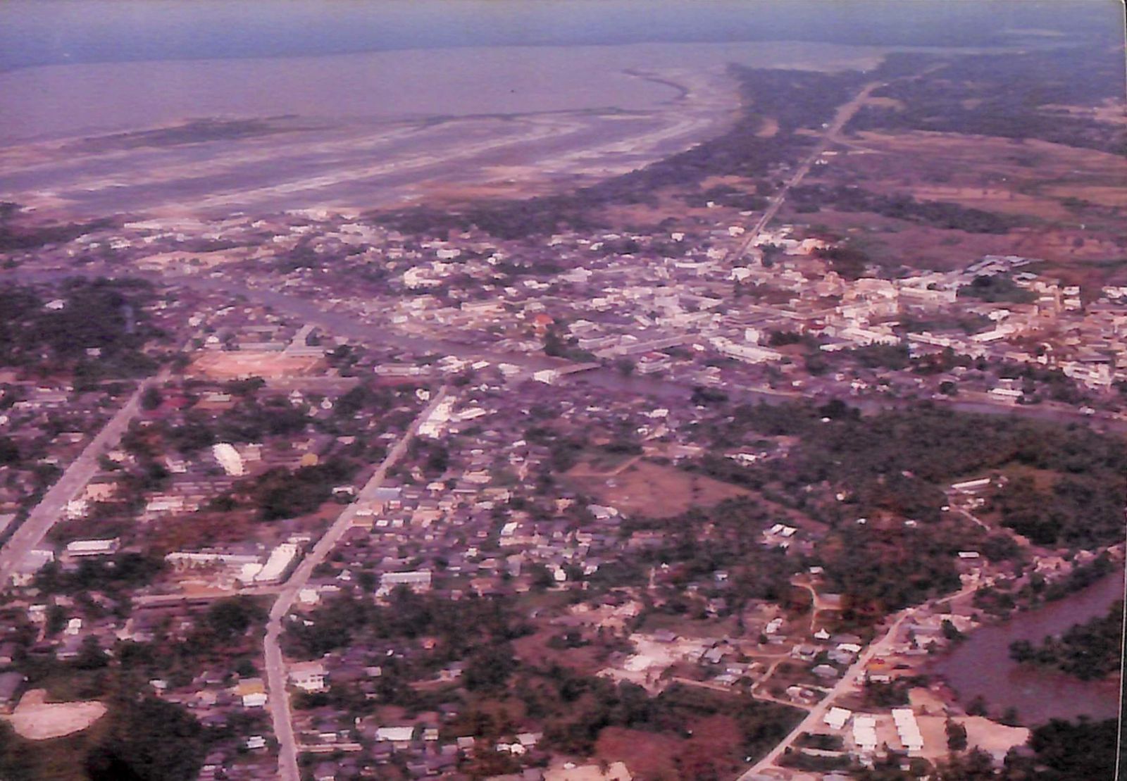 เปิดสอนระดับปริญญาตรี สาขาวิชาอิสลามศึกษา (ในคณะมนุษยศาสตร์และสังคมศาสตร์)