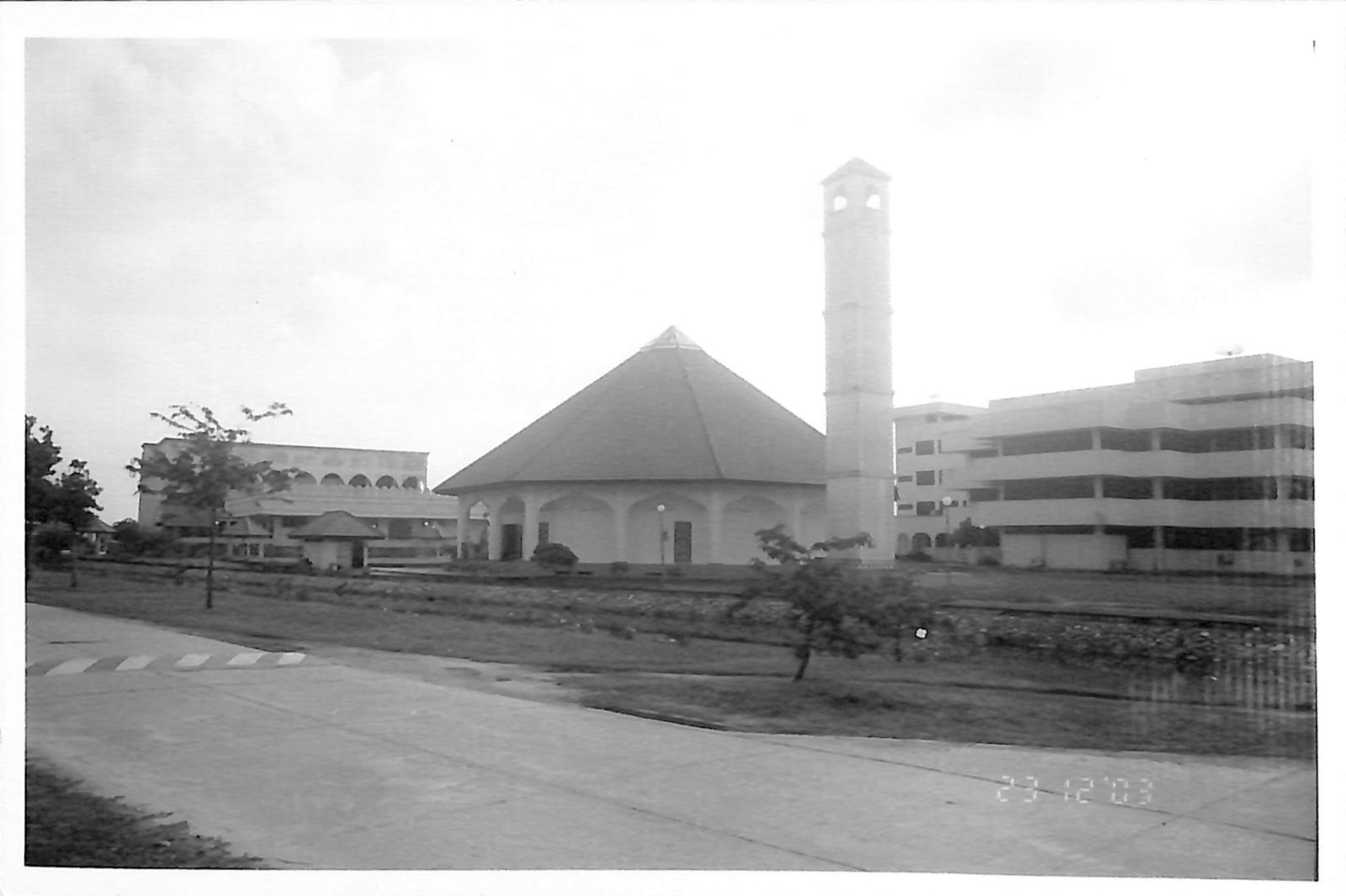เปิดสอนระดับปริญญาตรี สาขาอิสลามศึกษา (โปรแกรมภาษาอาหรับ)