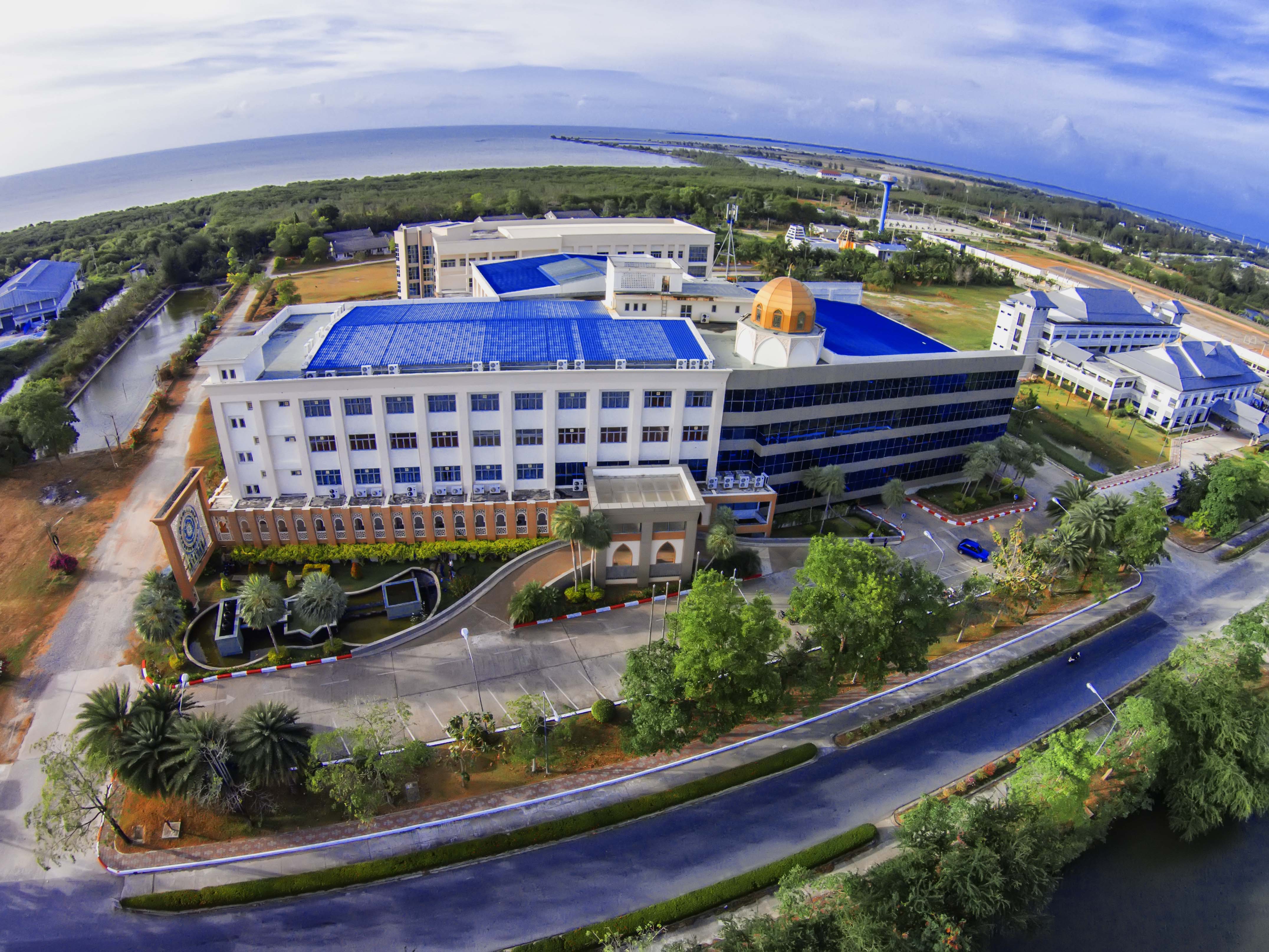 เปิดสอนระดับปริญญาตรี หลักสูตรศิลปศาสตรบัณฑิต สาขาวิชาอิสลามศึกษาและกฎหมายอิสลาม