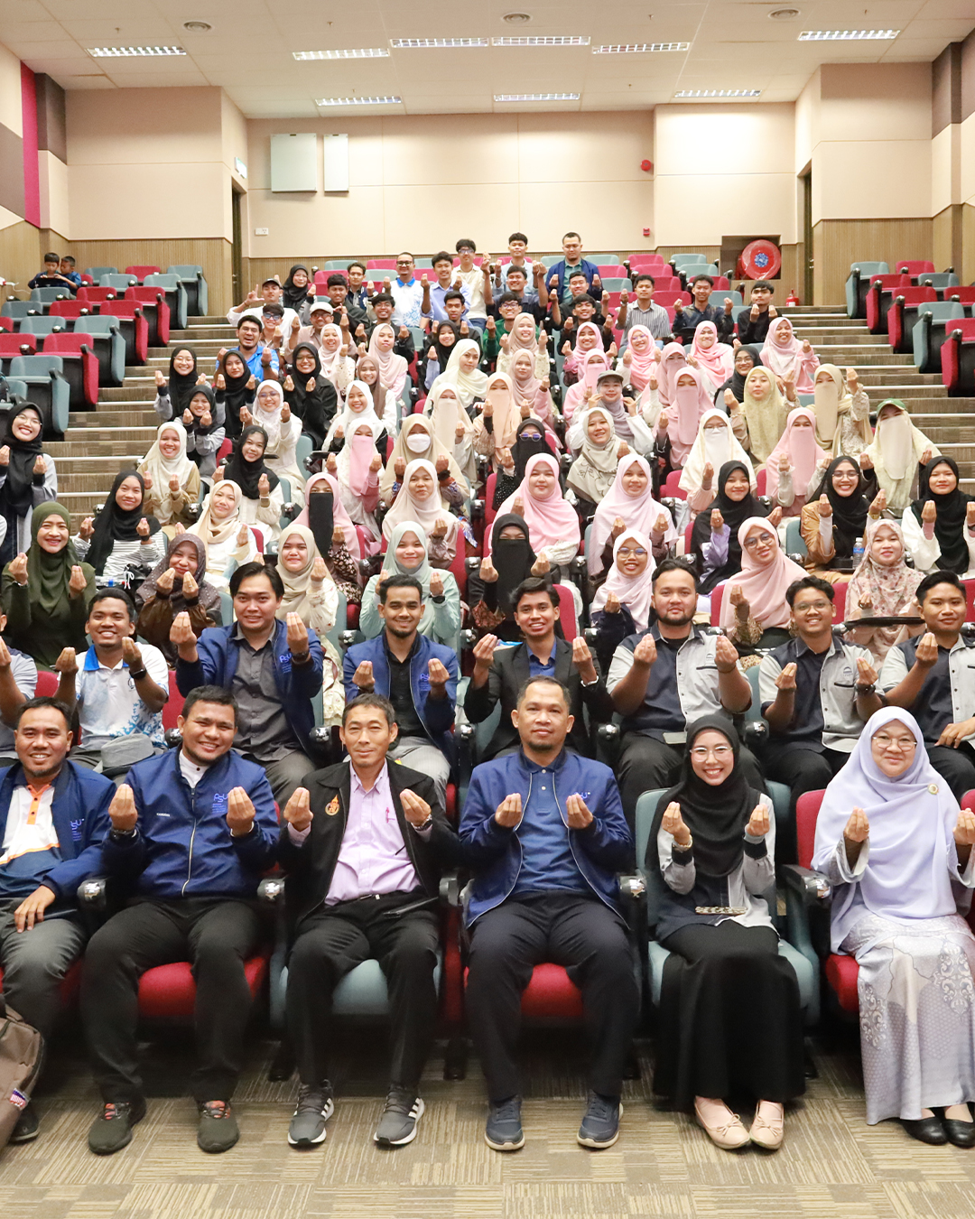 Students from the Faculty of Islamic Sciences Participate in a Student Mobility Program at Universiti Sains Islam Malaysia