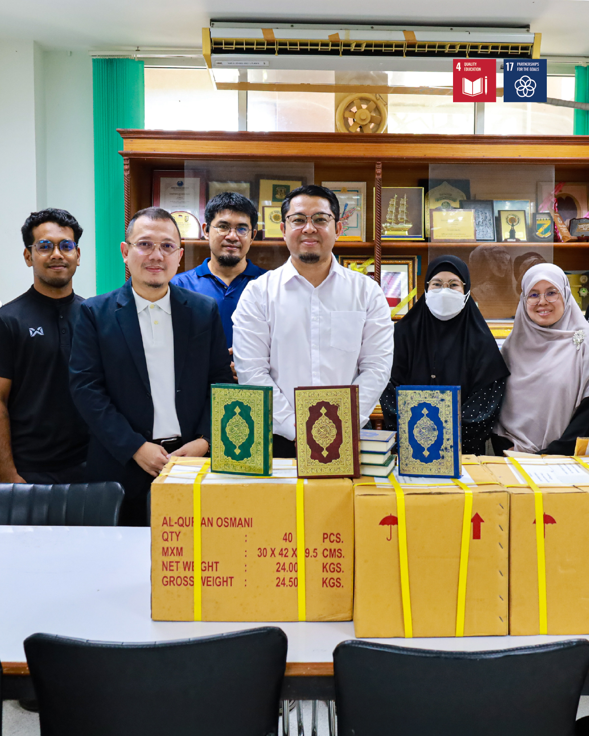 คณะวิทยาการอิสลามรับมอบคัมภีร์อัลกุรอานจากสำนักจุฬาราชมนตรี เตรียมส่งต่อเป็นของขวัญแห่งทางนำแก่นักศึกษาใหม่