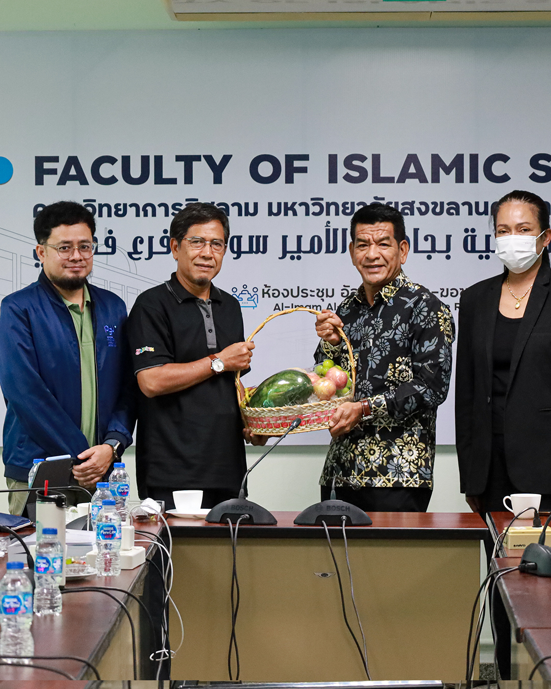 คณะวิทยาการอิสลาม ม.อ.ปัตตานี ร่วมมือ อบต.บานา และกลุ่มวิสาหกิจชุมชนสะพานไม้บานา ถอดบทเรียน “ตลาดสะพานไม้บานา” สู่การพัฒนาที่ยั่งยืน