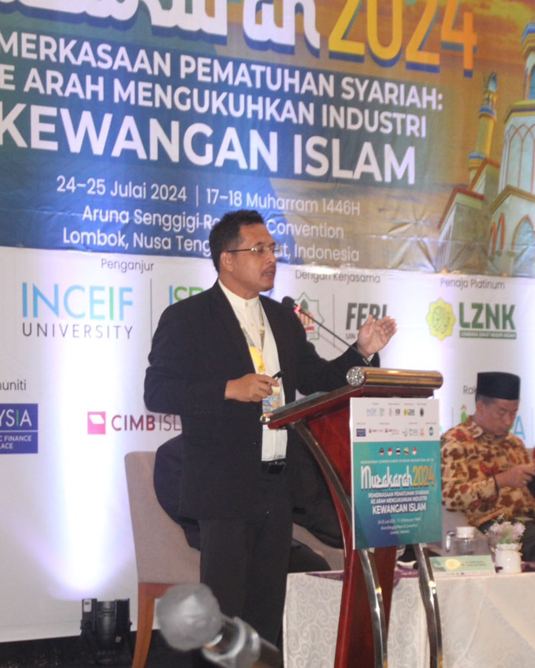 Professor Dr. Zakariya, Director of the Center for Islamic Economics and Finance, FaIS, invited as Thailand's representative to the 2024 ASEAN Shariah Seminar in Indonesia.